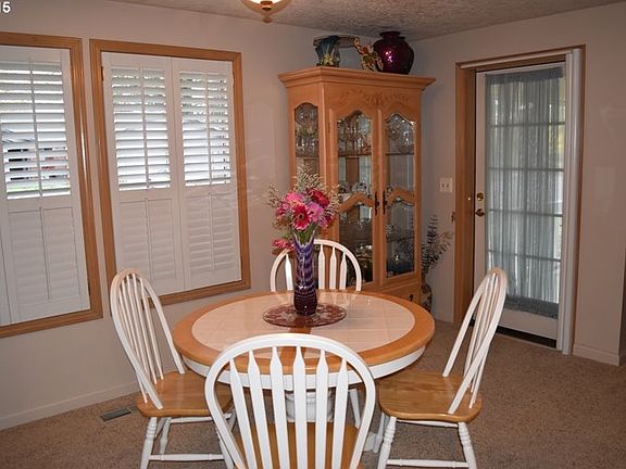 4th image of 15606 SE Stevenson Dr