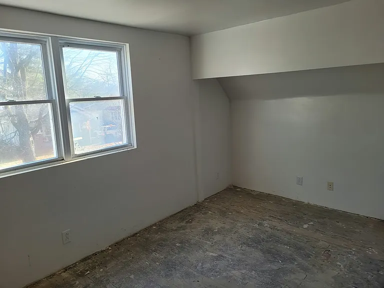 332 N French St — Photo 13