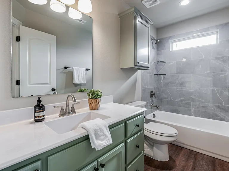 2208 N Hickory St — Photo 11