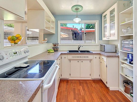 4th image of 6117 NE 188th Pl