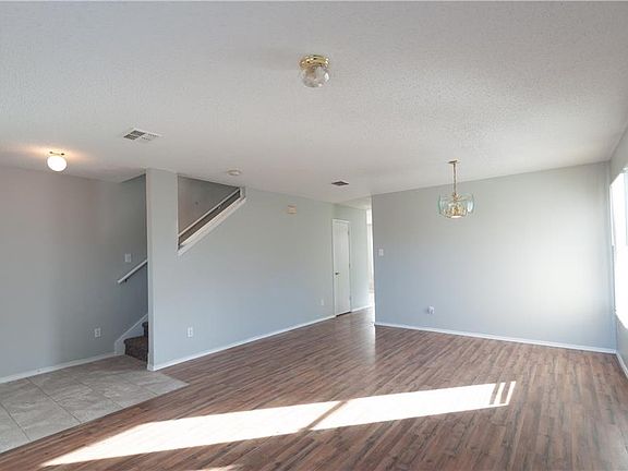 3rd image of 1205 Beatty Dr