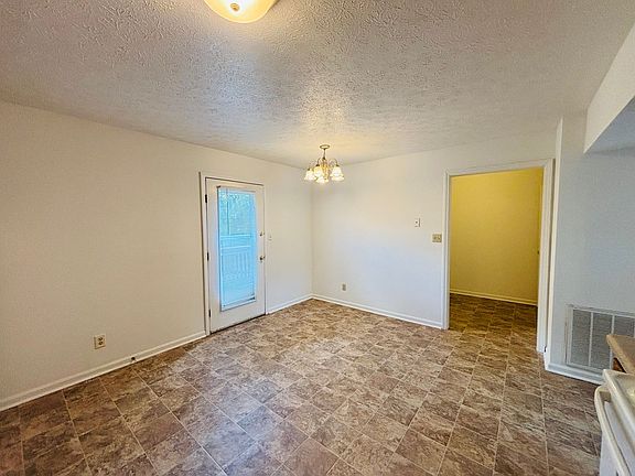 5th image of 435 Wakeman Ct