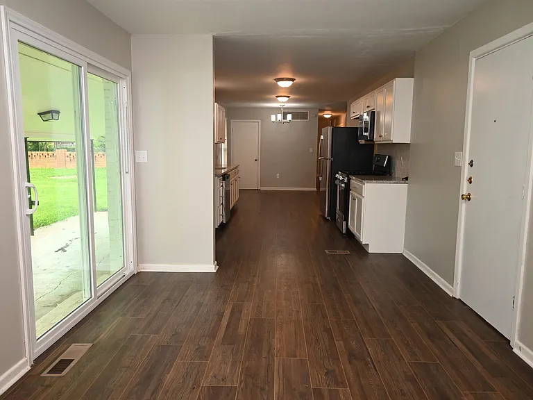 721 Maple St — Photo 13