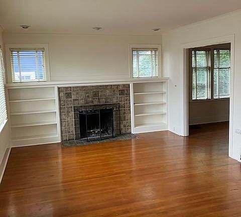 4th image of 2809 Boyer Ave E