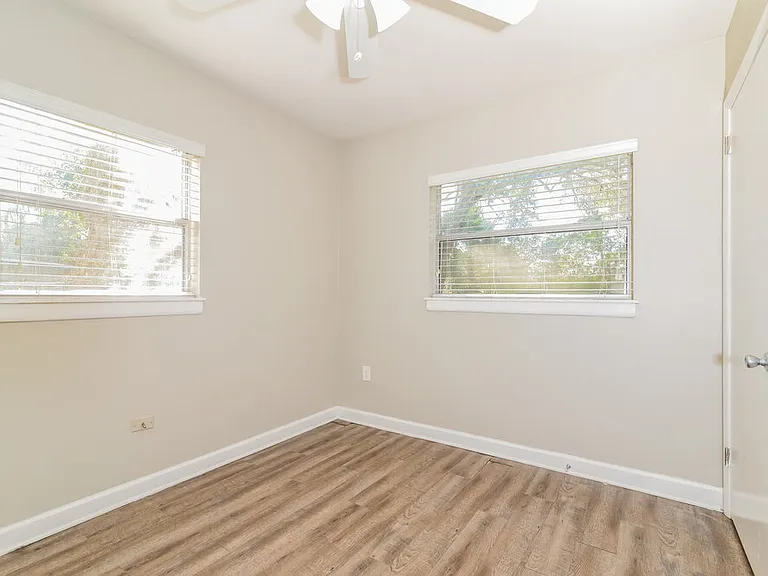 132 Alder Ave — Photo 12