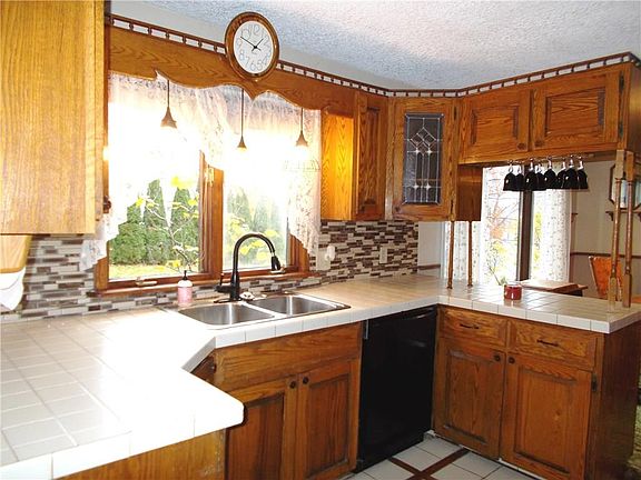 3rd image of 5 Stewart Ave