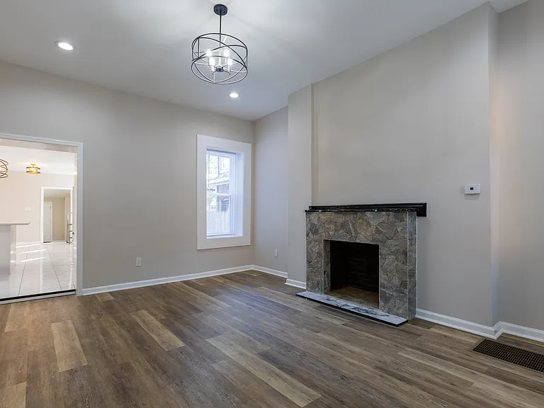 231 Jackson St — Photo 8
