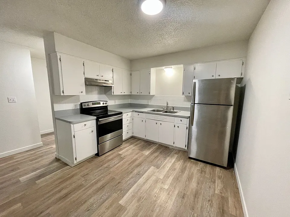 Pine Villa Apartments