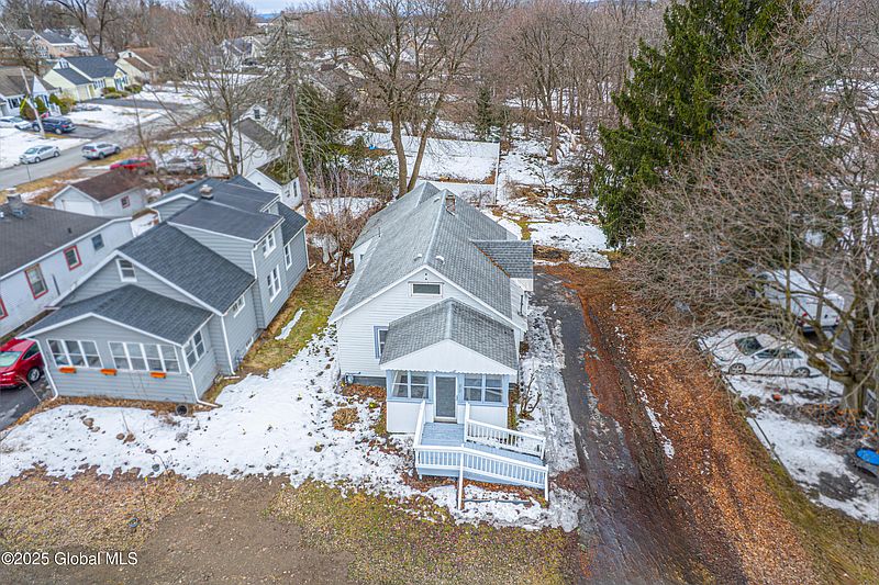 3rd image of 417 Vley Road
