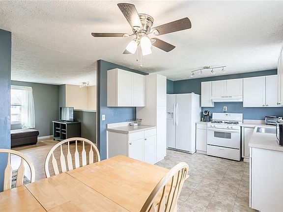 5th image of 14 Blossomdale Cir