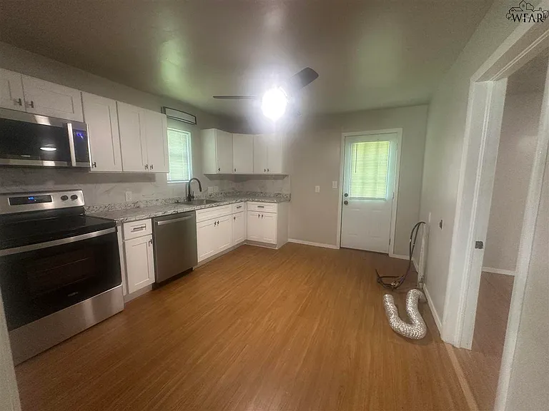 416 S Avenue B — Photo 5