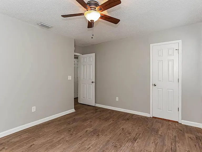 8779 Hammond Forest Dr — Photo 7