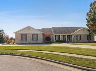 15 Smokey Ct, Bloomington, IL