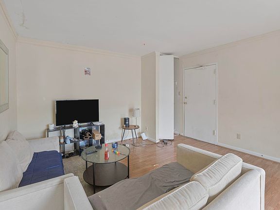 5th image of 545 Burgoyne Rd #13