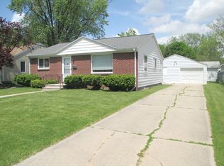 1220 Hickory Hill Dr, Green Bay, WI 54304