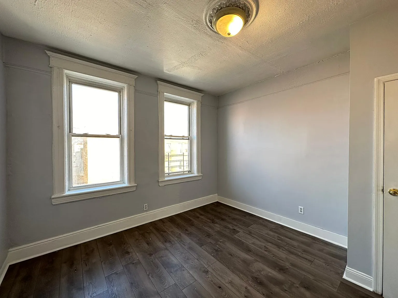 43 Grant Ave — Photo 3