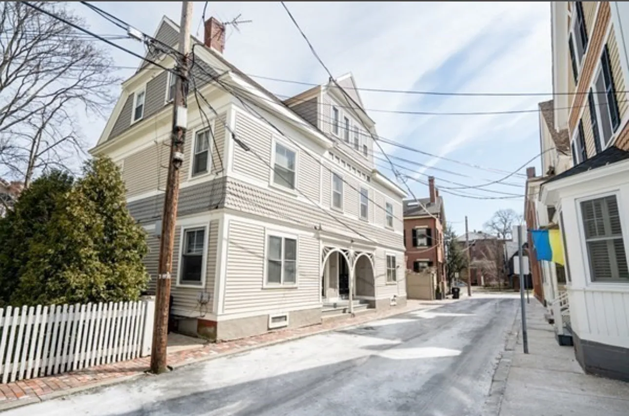 2 Howard St — Photo 2