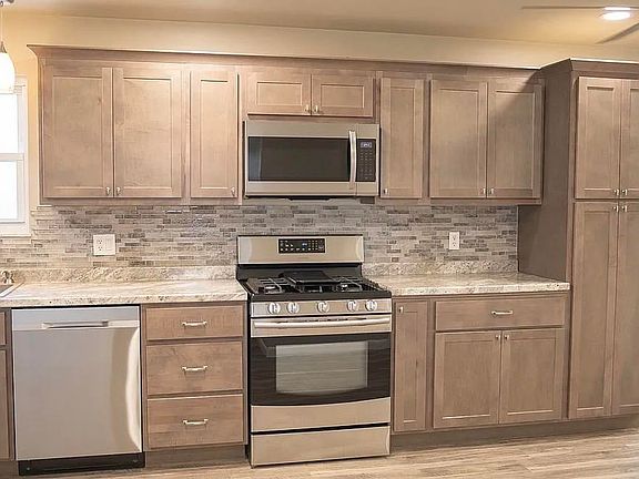 3rd image of 3816 Tulip Ln