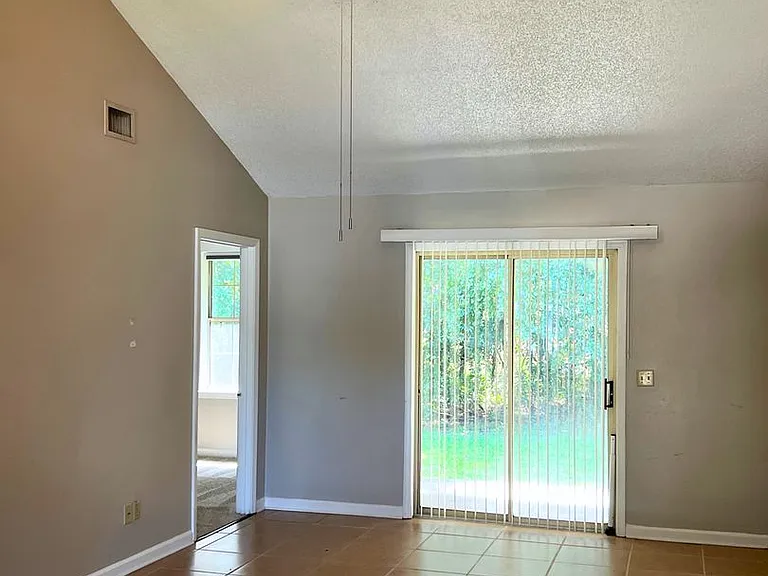 410 Admirals Walk Dr — Photo 2