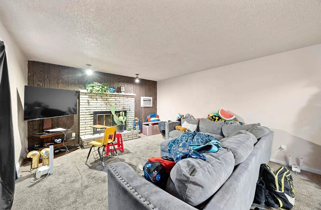 4 bed, 1.5 bath, 1536 sqft, $1,400 — Photo 2