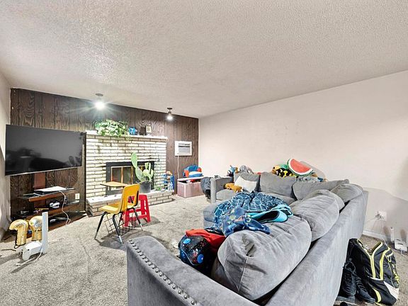 2nd image of 115 E D St #1