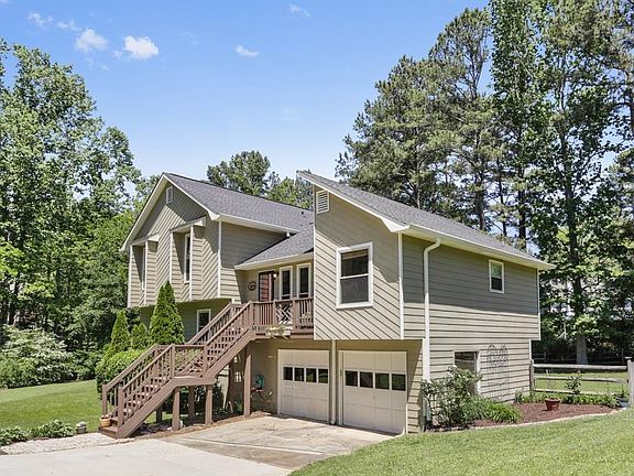 3rd image of 2643 Morgan Lake Dr NE