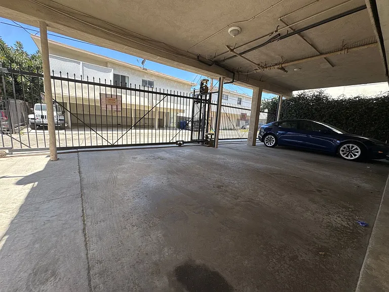 3345 Mentone Ave — Photo 22