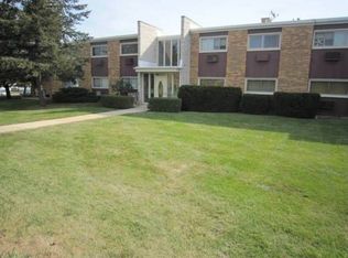 1320B Lore Ln APT 111, Lombard, IL 60148