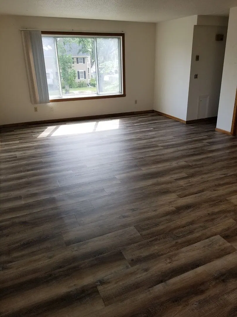 Town Square Apartments — Photo 4