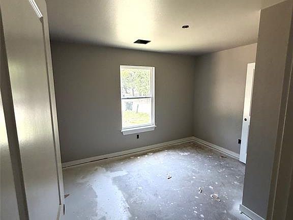 3rd image of 1312 E Margaret St
