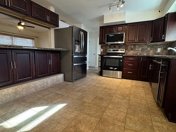 5th image of 590 45th Ave NE