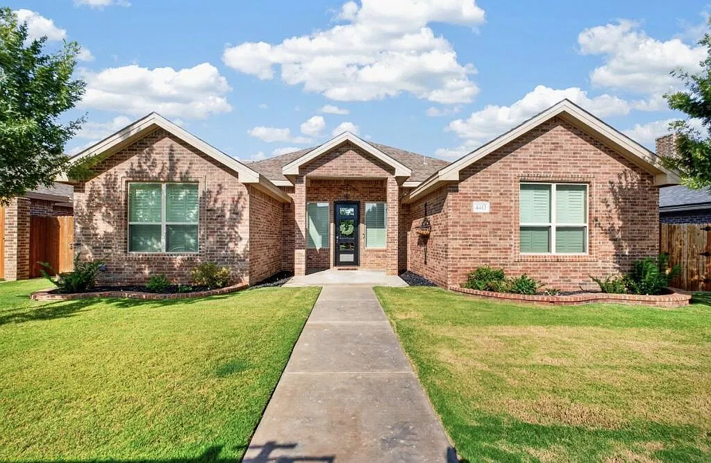 3 bed, 2.5 bath, 2472 sqft, $3,700 — Photo 1
