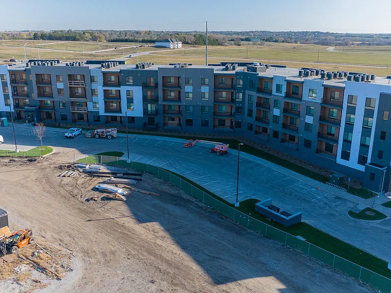 Chateau at Yankee Hill Apartments — Photo 19