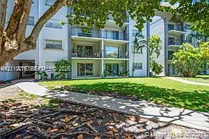 8101 SW 72nd Ave — Photo 3