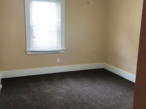 5th image of 811 W Maywood Ave