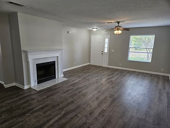 5th image of 912 Seven Oaks Blvd