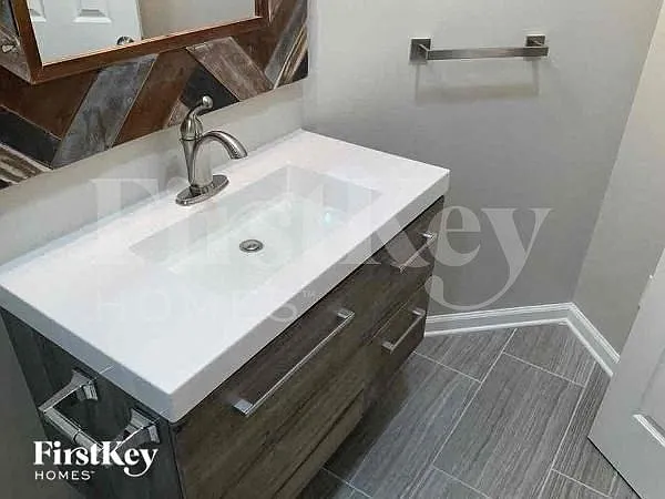 1520 Maplewood Ct — Photo 9