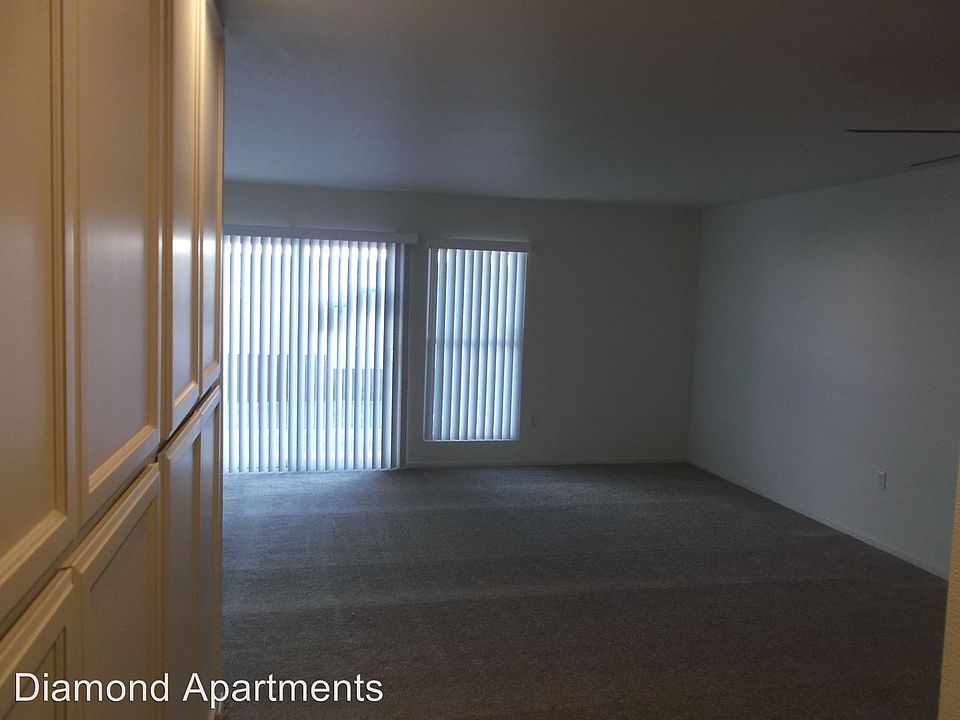 2nd image of 4721 Lamont St APT 06