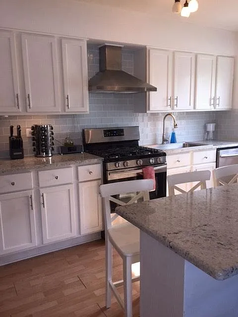 2 bed, 1000 sqft, $1,900 — Photo 3