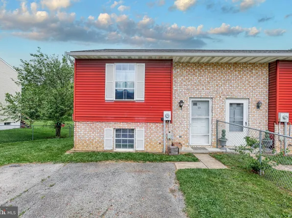 93 Conewago Dr, Hanover, PA 17331