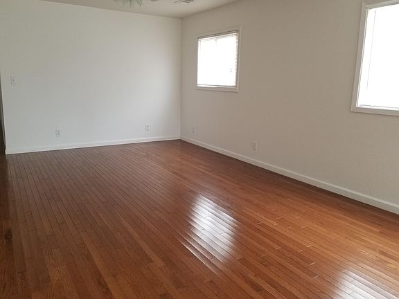 2nd image of 515 W Del Norte St