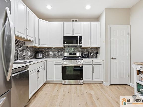 5th image of 26 Forest Dr