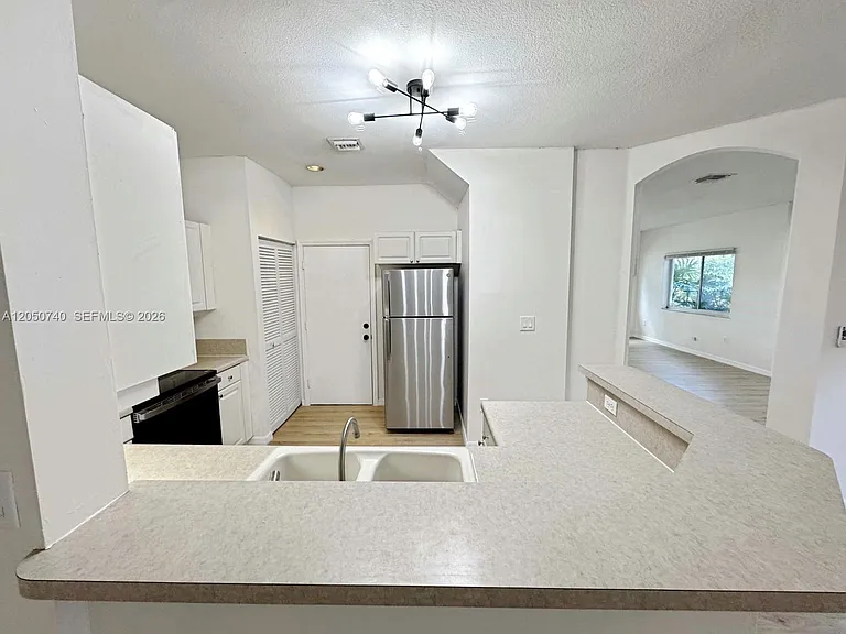 10341 SW 18th St — Photo 16