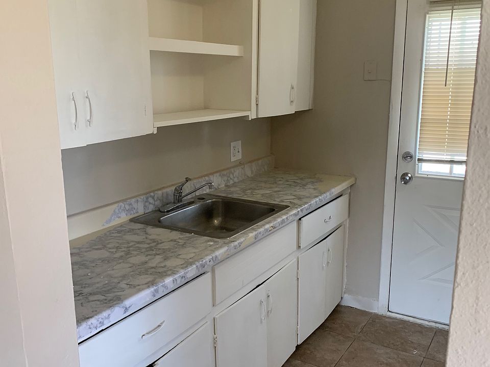 1st image of 1133 Akron St #1133