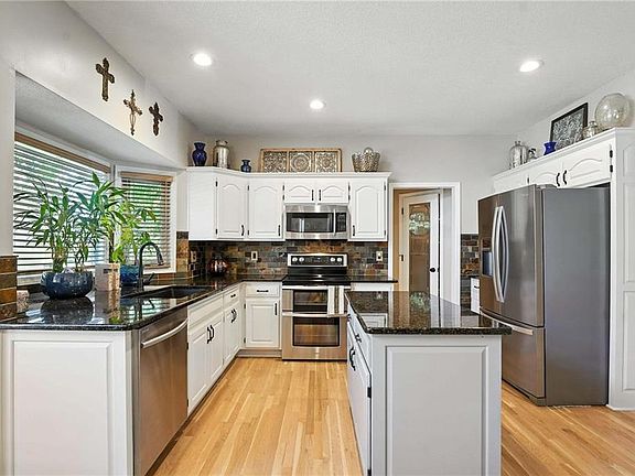 5th image of 5517 W 153rd St