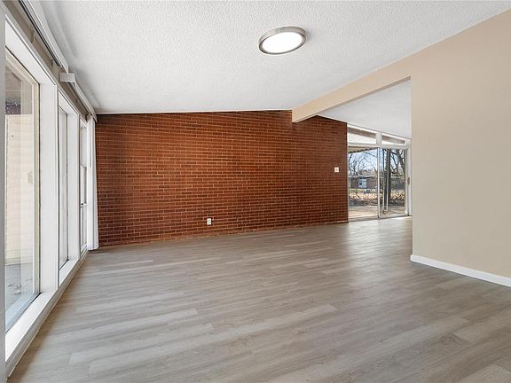 4th image of 6465 Evergreen Blvd