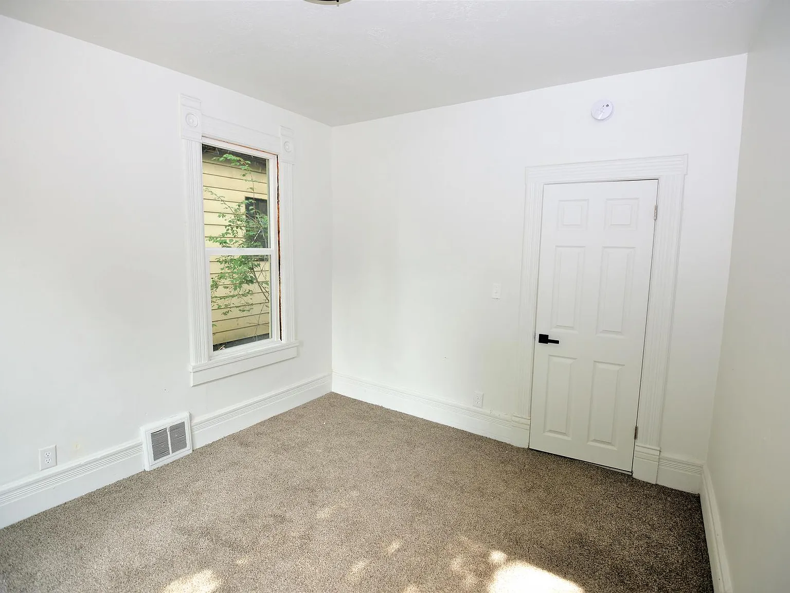 3 bed, 965 sqft, $1,700 — Photo 4