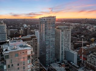 200 Cumberland St #3501, Toronto, ON M5R 0B7
