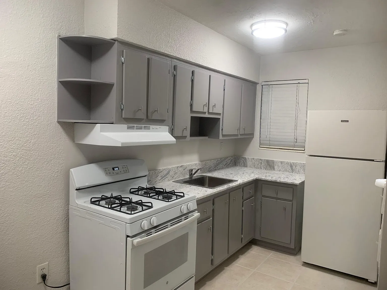 4250 SW 67th Ave — Photo 3