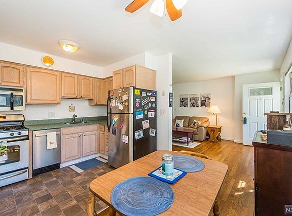 5th image of 1005 Washington Dr